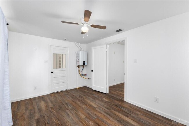 Building Photo - 15 S 6th St