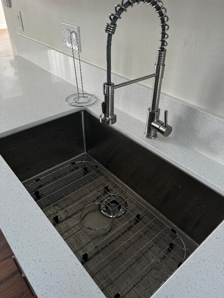 Building Photo - 1348 Olivine Ave