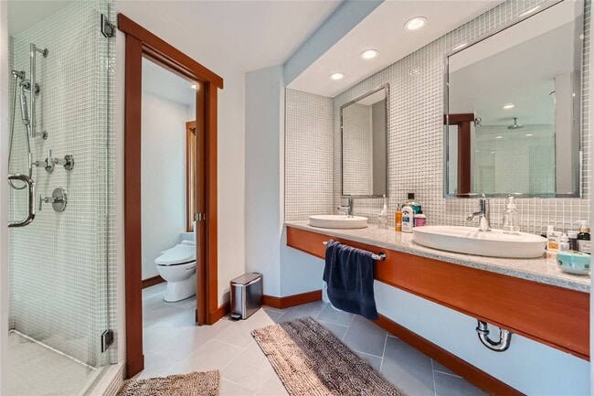 Building Photo - Queen Anne Home