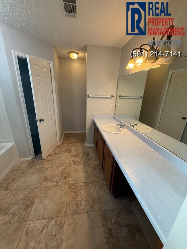 Building Photo - 2503 S 1st-
