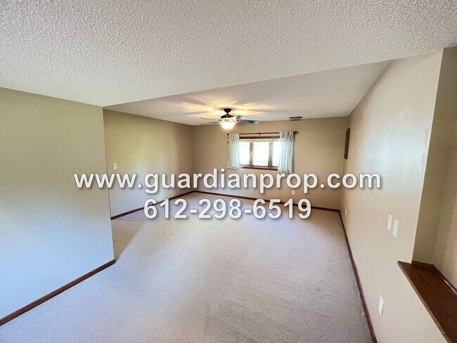 Building Photo - 2820 Blue Ridge Dr