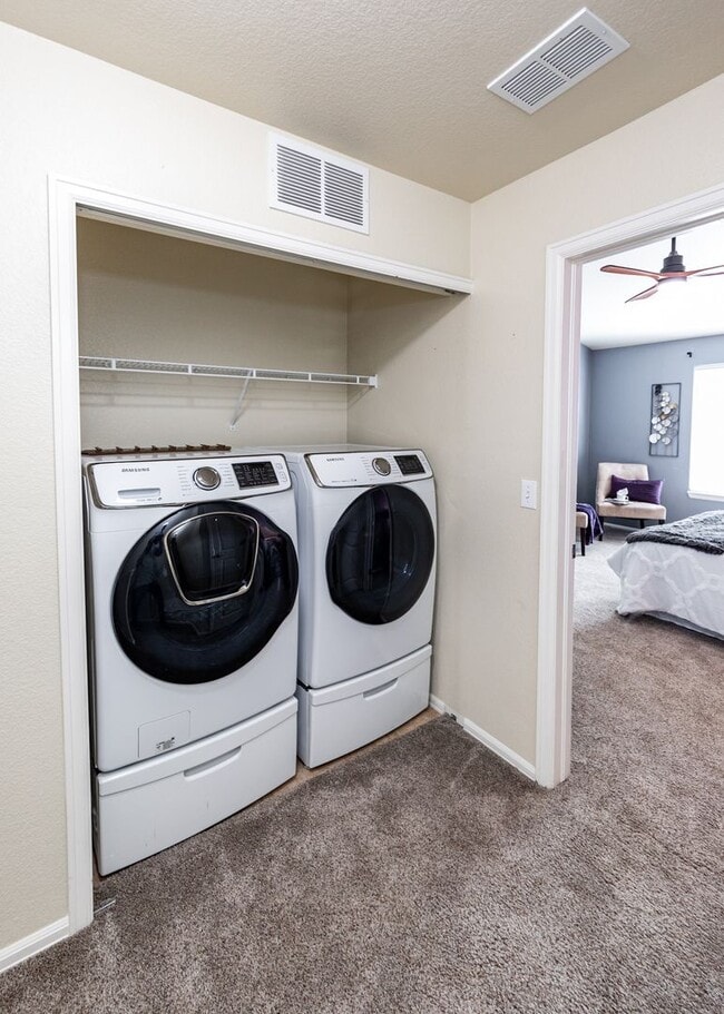 Building Photo - Cute End Unit 3 Bedroom Townhome in Lorson Ranch Next to Open Space