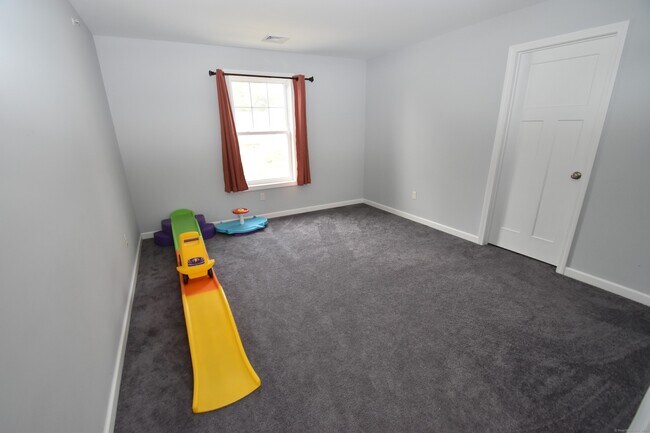 Building Photo - 111 Old Village Cir
