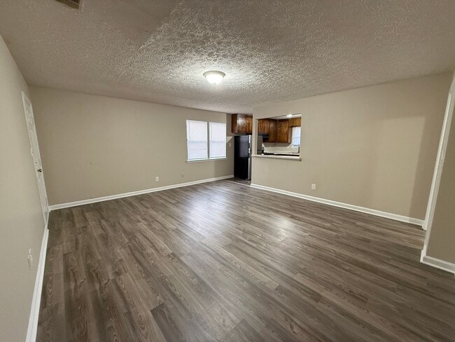 Building Photo - 2071 Cantrell Ln