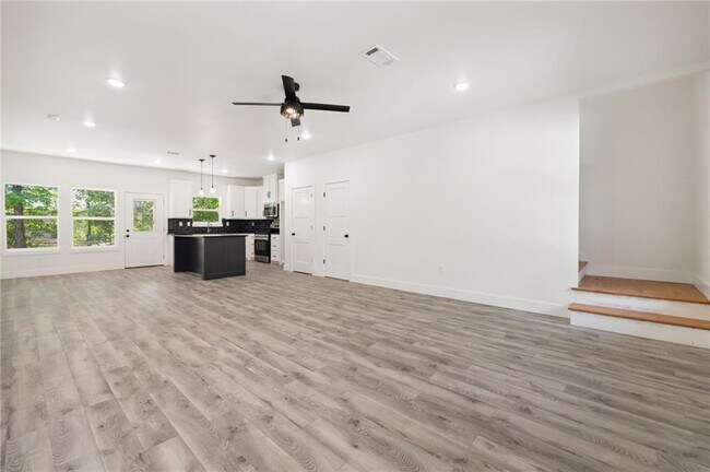 Building Photo - 4 Leven Ln