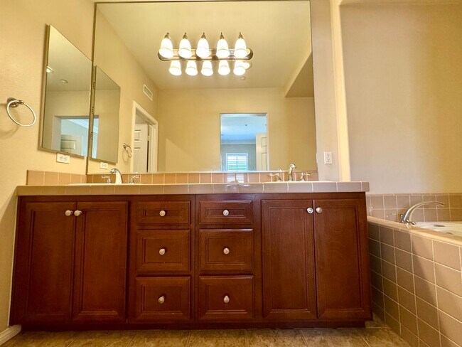 Building Photo - 2 bedroom, plus loft Townhouse in Turtle R...