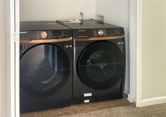 Building Photo - 2550 Plymouth Way