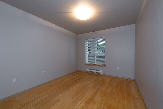 Building Photo - 5551 Lakemont Blvd SE