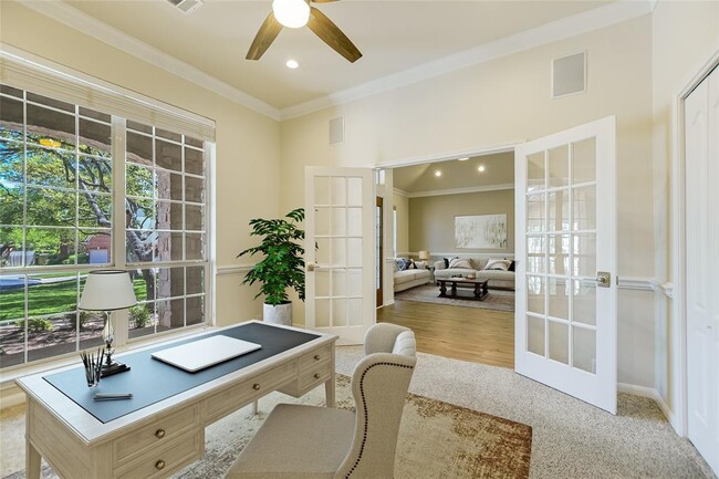 Building Photo - 10030 Estancia Ln