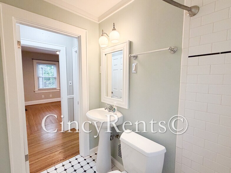 Building Photo - 3559 Rawson Pl