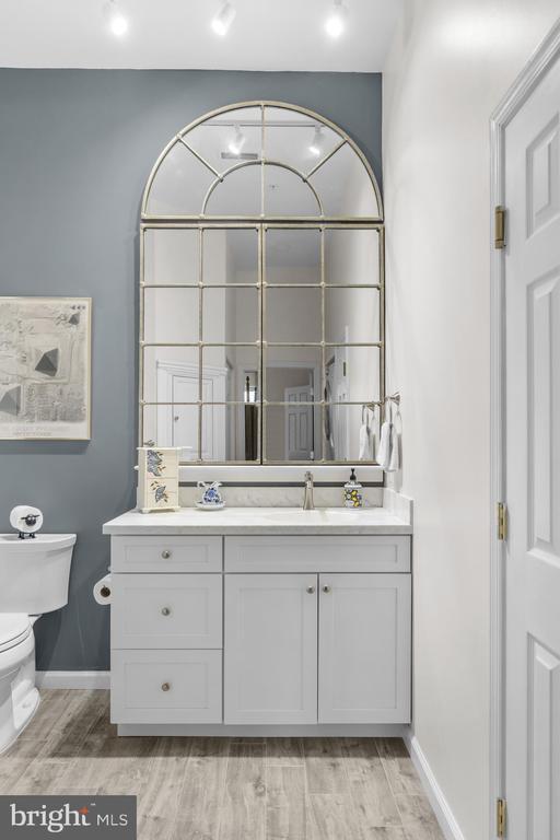 Building Photo - 4951 Brenman Park Dr