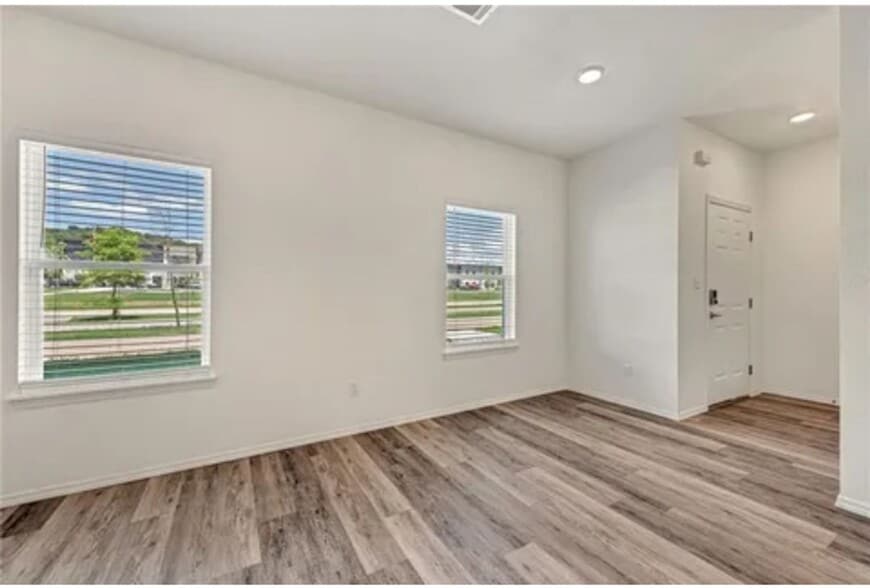 Building Photo - 820 S Benchmark Ln