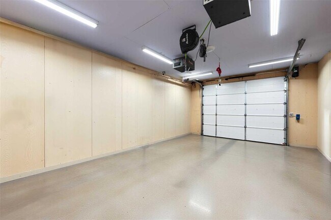 Building Photo - 7501 Vail Valley Dr