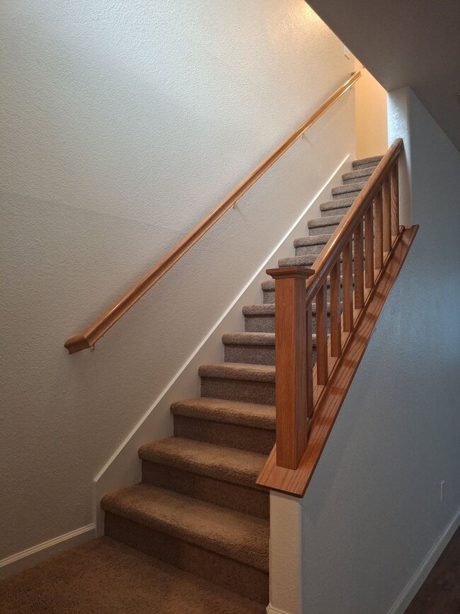 Building Photo - Lincoln Crossing, 2 Story 4 Bedroom, 2.5 bath, 2225sqft, Access to Clubhouse Pool & Amenities, Cu...