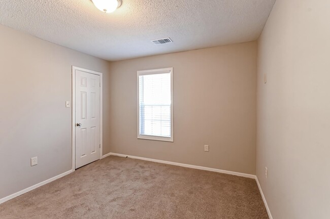 Building Photo - 4495 Bonnie Brae Dr