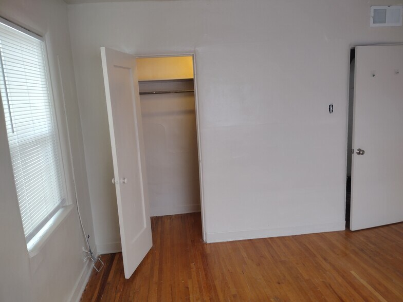 Building Photo - 1204 Coal Ave SE