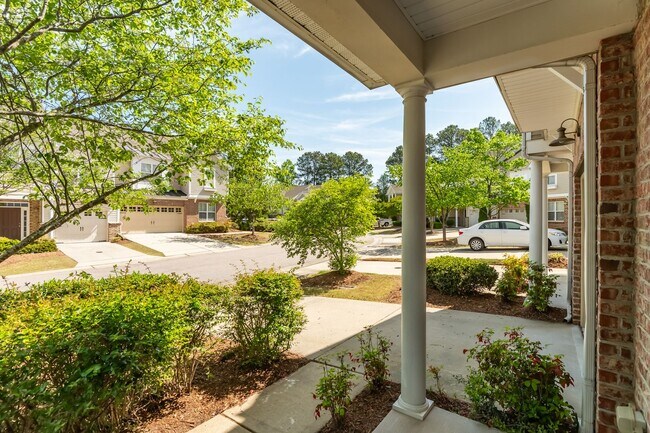 Building Photo - Renovated Cary Townhome | 3BR + Garage | Near RTP & RDU
