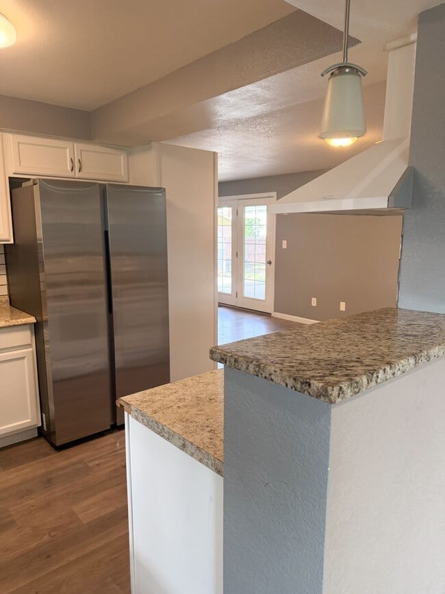 Building Photo - 3 Bedroom, 2 Bath House