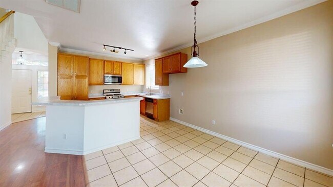 Building Photo - 1716 Rosenborough Ln S