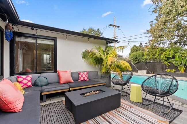 Building Photo - Designer 4BR Retreat with Pool, Indoor-Outdoor Living, and Prime Menlo Park Location