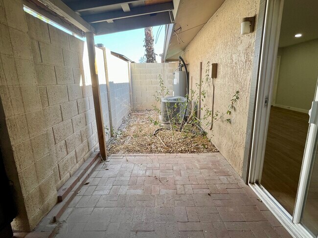 Building Photo - 1111 N 84th Pl