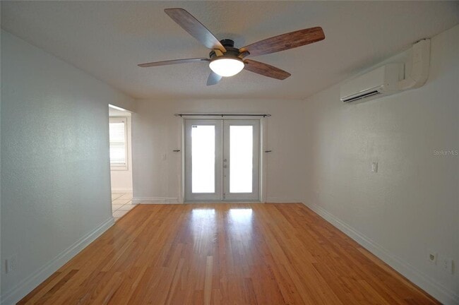 Building Photo - 5301 Carrollwood Meadows Dr