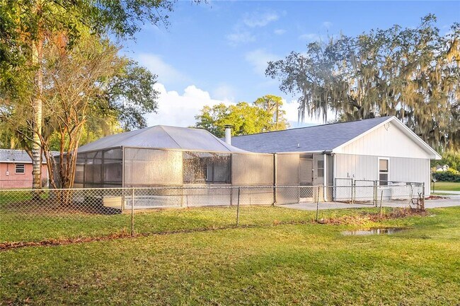 Building Photo - 225 Tracy Way