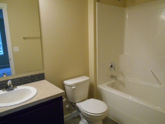 Building Photo - 3 bedroom, 2.5 bath, Townhome Mill Creek $...