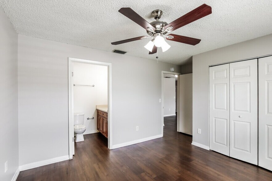 Building Photo - 18221 NW 40th Ct