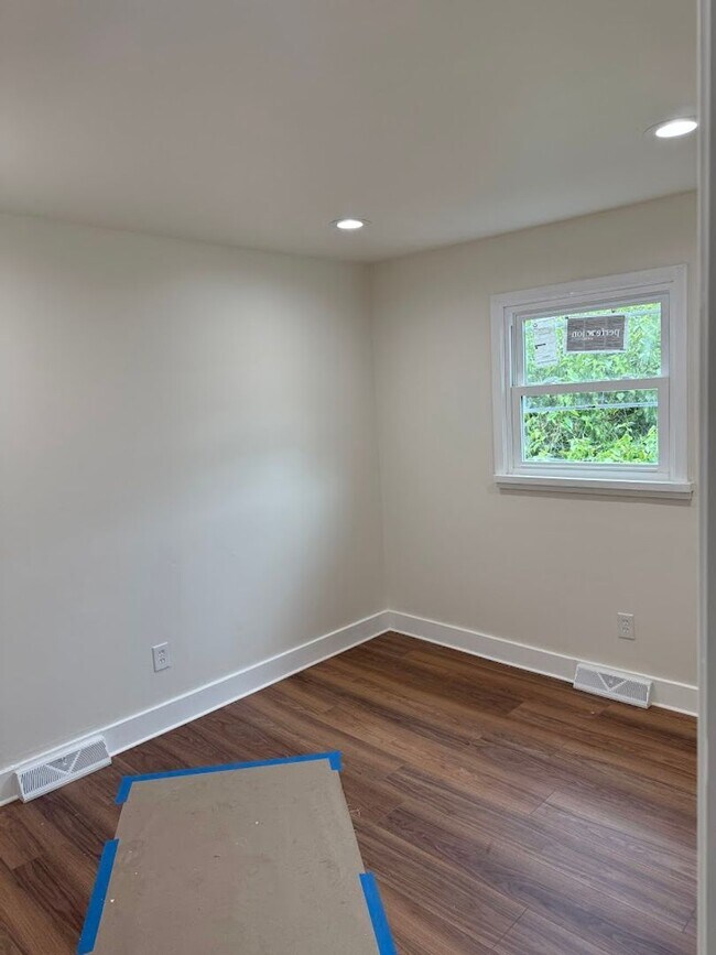 Building Photo - 420 Tintsman Ave