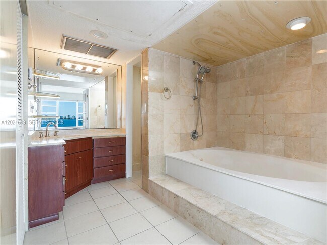 Building Photo - 11111 Biscayne Blvd