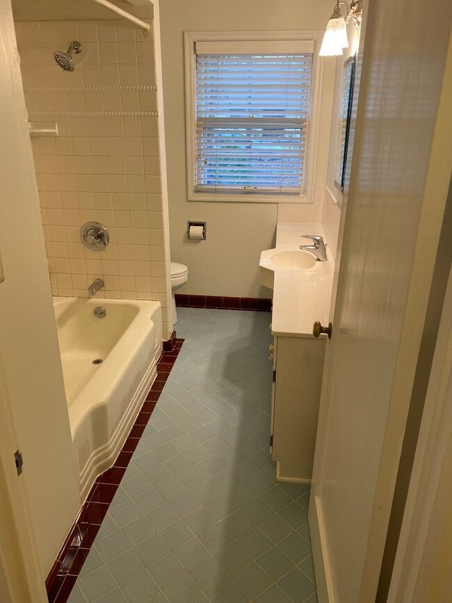 Building Photo - 6144 N Willamette Blvd