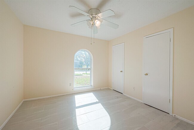 Building Photo - 830 Kenforest Dr