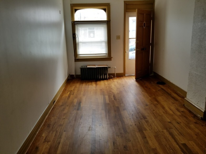 Building Photo - 510 Maple St