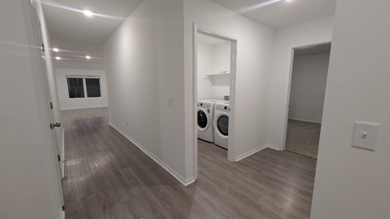 Building Photo - 1405 E Latium St