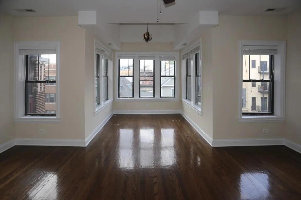 Building Photo - 3710 N Wilton Ave