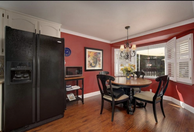 Building Photo - 504 Bridle Ct