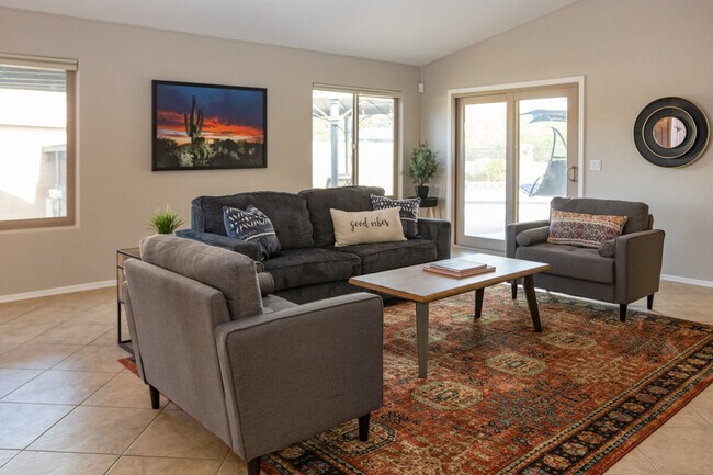 Building Photo - 1541 E Peregrine Trail