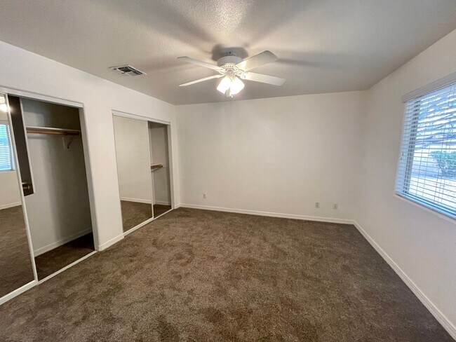 Building Photo - Nice 3 Bedroom 2 Bath Home in Chaparral Mesa!