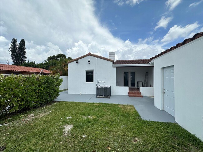 Building Photo - 1436 SW 21st St