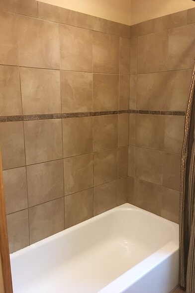 Tiled bath - 16 Harrison Ave