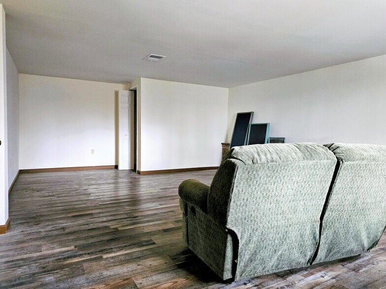 Building Photo - 135 Fraelich Rd