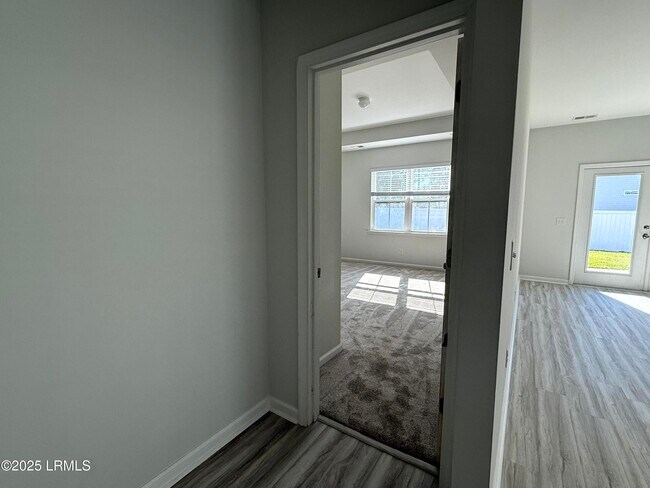 Building Photo - 1069 S Innovation Dr