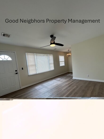 Living room - 2328 W Wildwood Rd