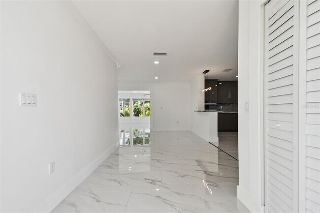 Building Photo - 8708 Thornwood Ln