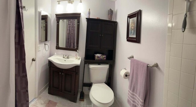 Building Photo - 7855 Willow Spring Dr