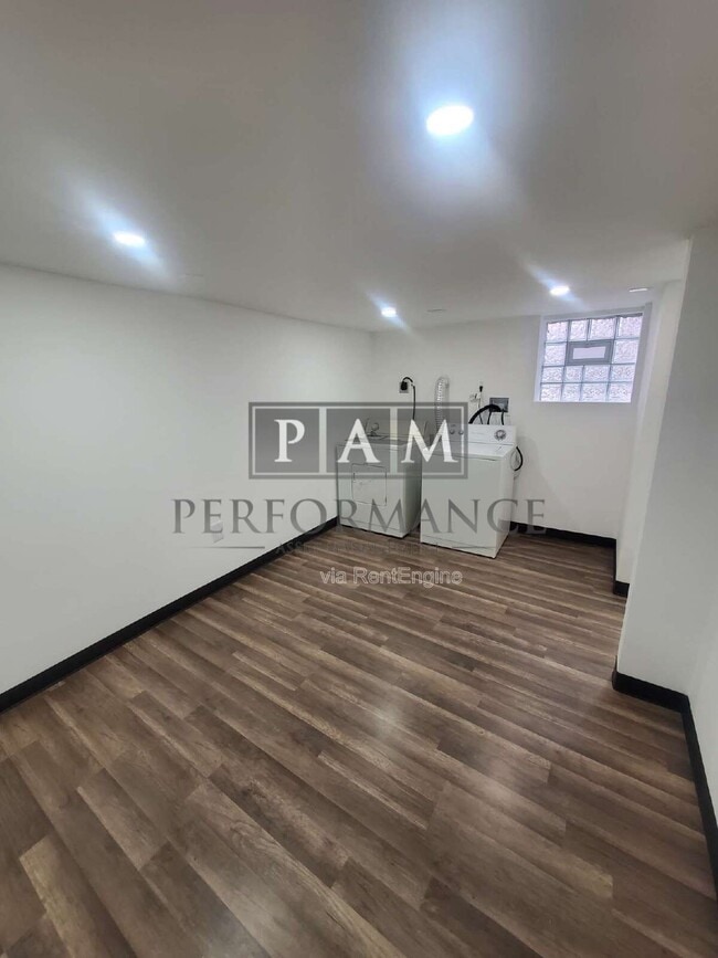 Building Photo - 2829 S Howell Ave