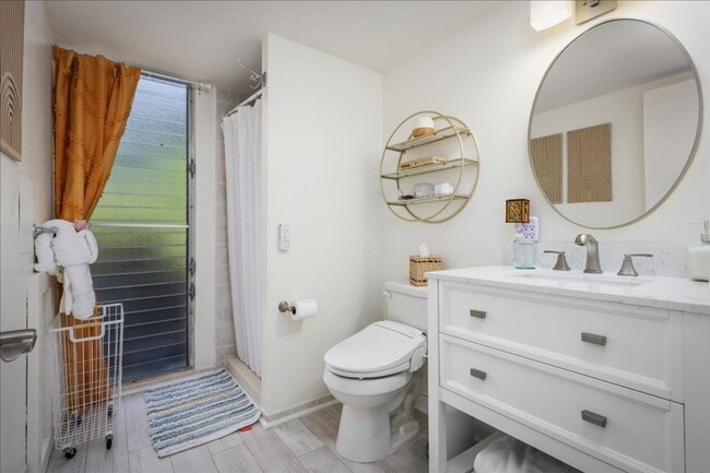 Building Photo - 2 Bedroom 2 Bath Furnished Condo