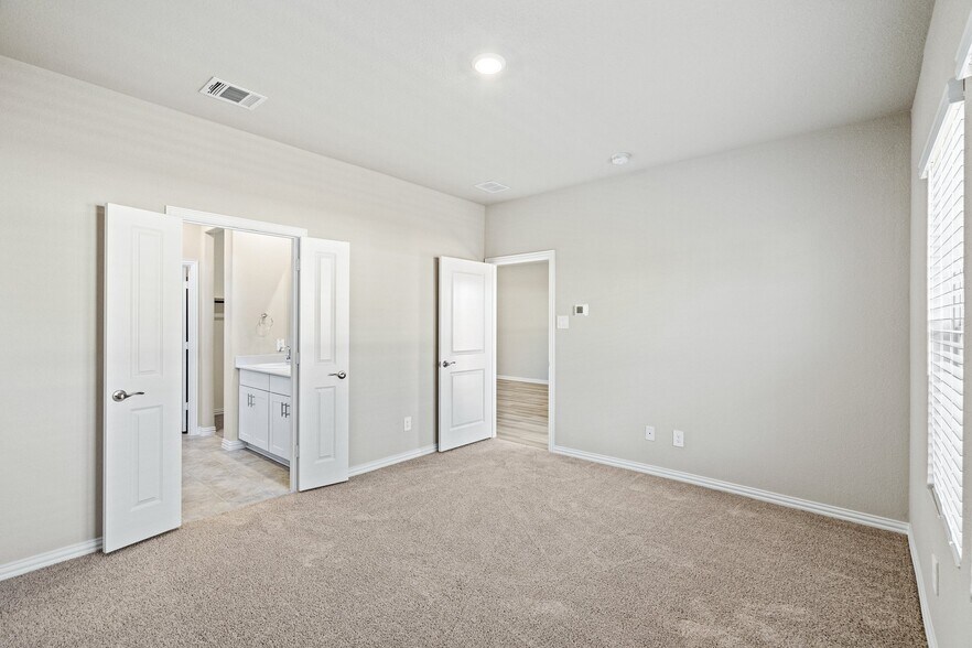 Building Photo - 3300 Sedge Grass Dr