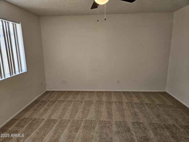 Building Photo - 1560 W Keating Ave